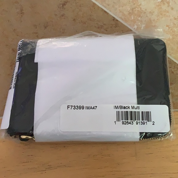 Pac-Man ( GAME OVER ) Corner Zip Wristlet. - Picture 3 of 4